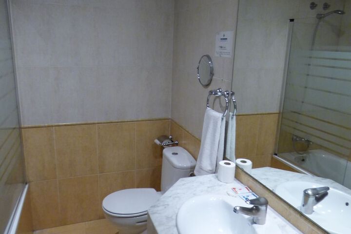 Room 118 of 193