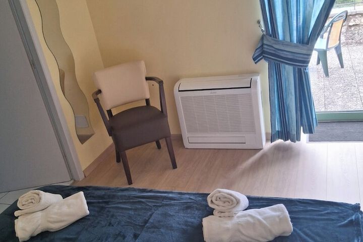 Room 2 of 17