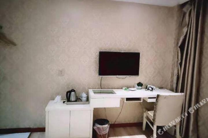 8090 fashion business hotel (Taizhou Yinan Street store)