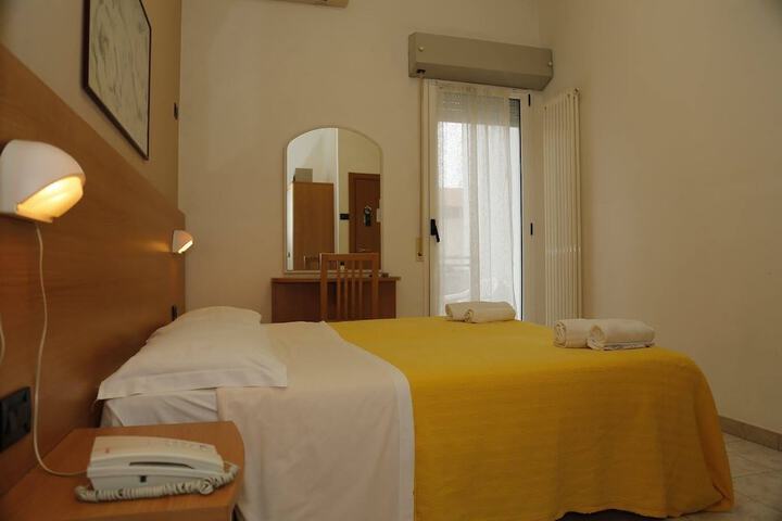 Room 2 of 43