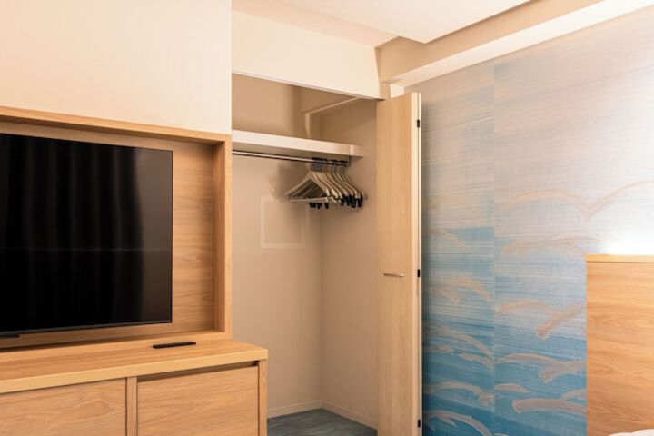 Room 18 of 104
