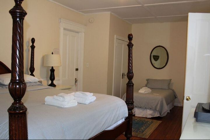 Room 3 of 44