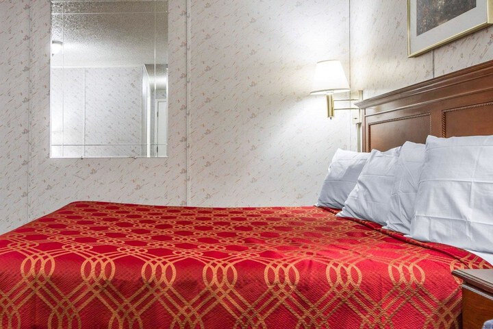 1 King Bed (11 of 11)