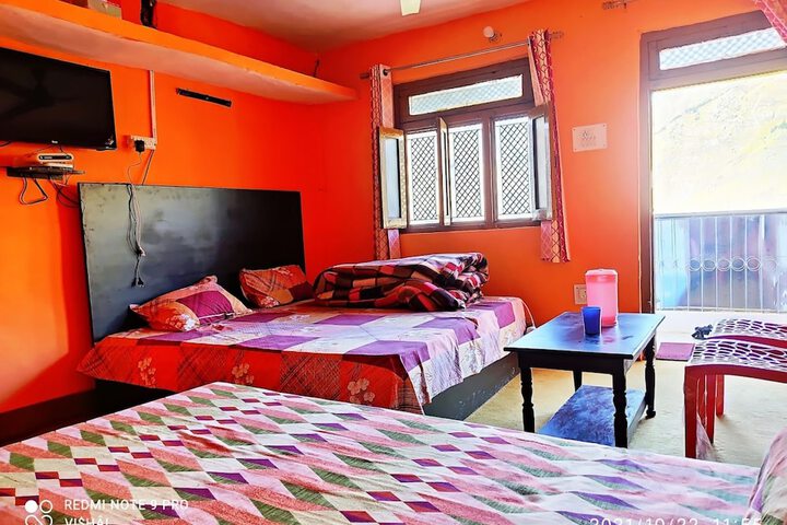 Room 4 of 13