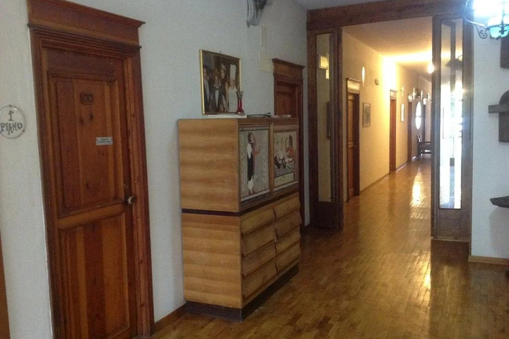 Room 10 of 19