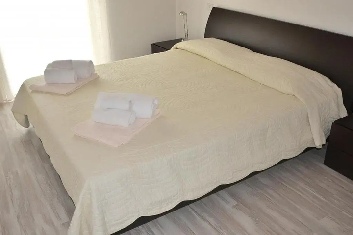 Room 5 of 17