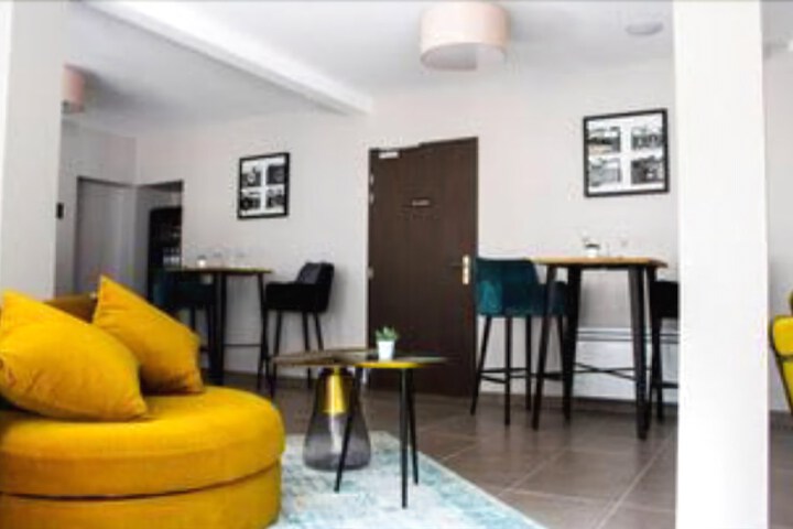 Lounge 60 of 61
