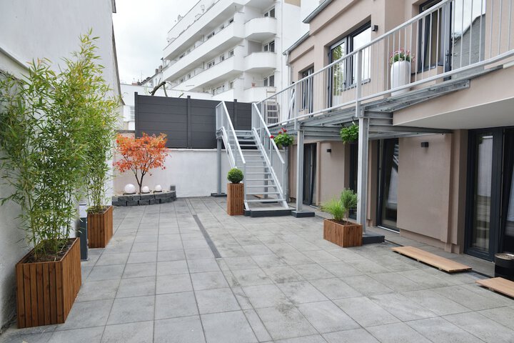 Hotel Exterior 45 of 52