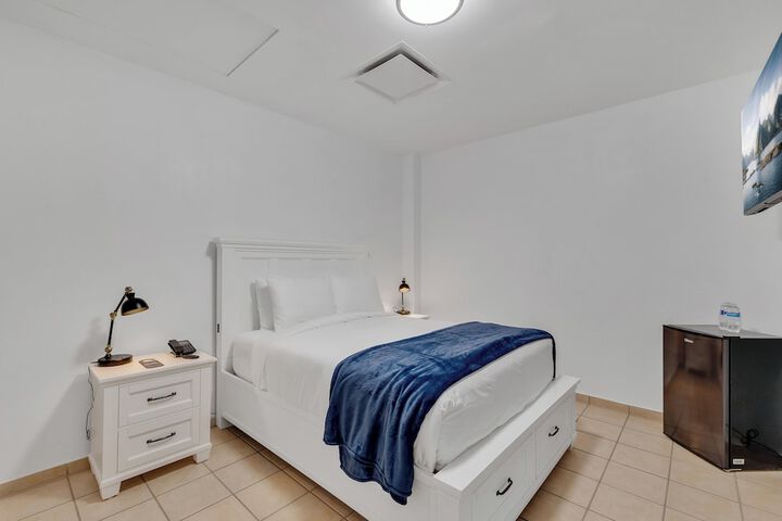 Room 27 of 62