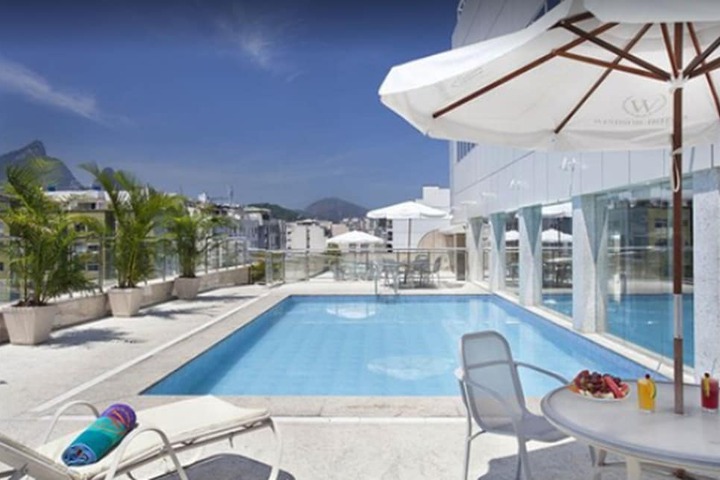 Hotel Pool