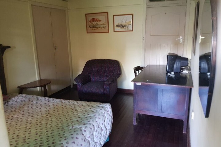 Room 4 of 7