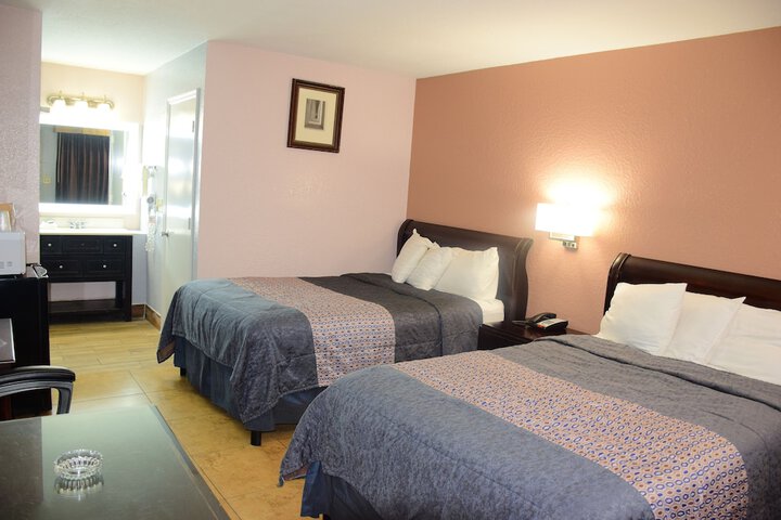2 Double Beds (2 of 10)