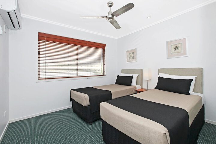 Room 32 of 64