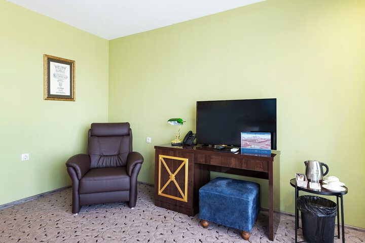 Room 5 of 19