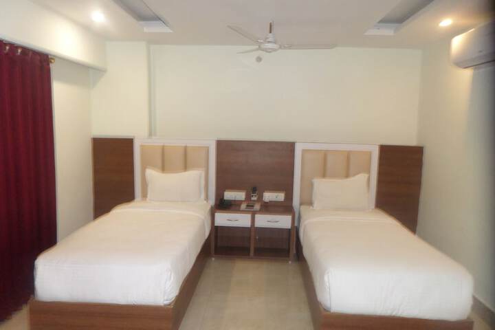 Room 17 of 40