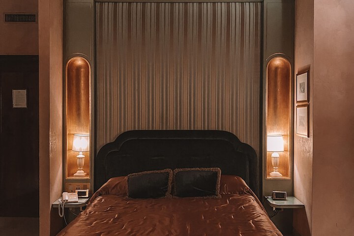 Room 27 of 68