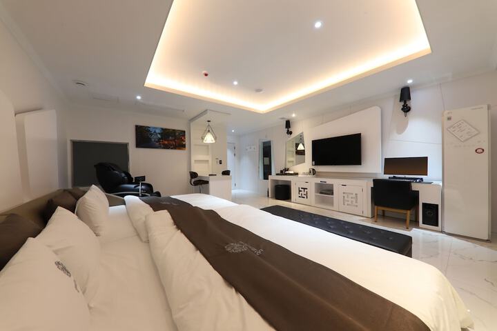 Room 33 of 58