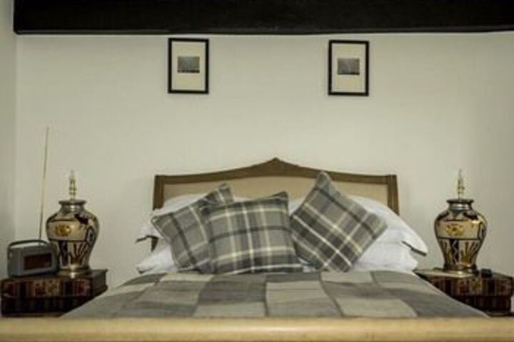 Room 10 of 33