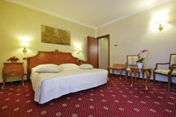 Room 8 of 70