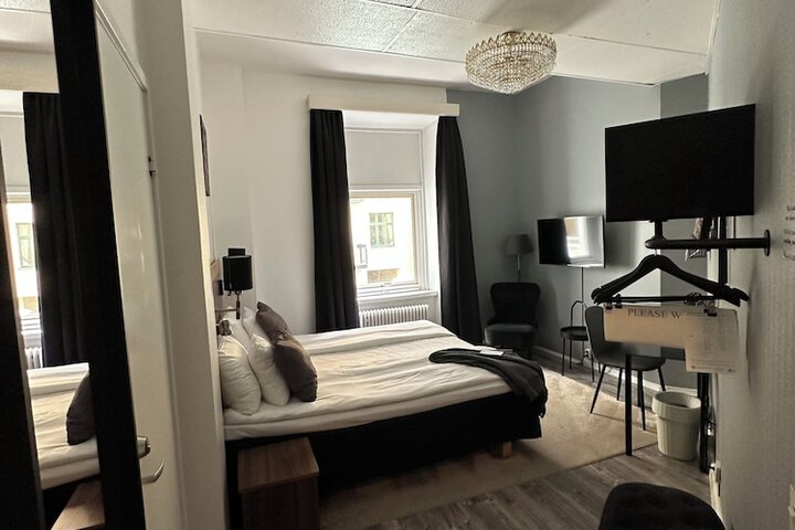 Room 4 of 139