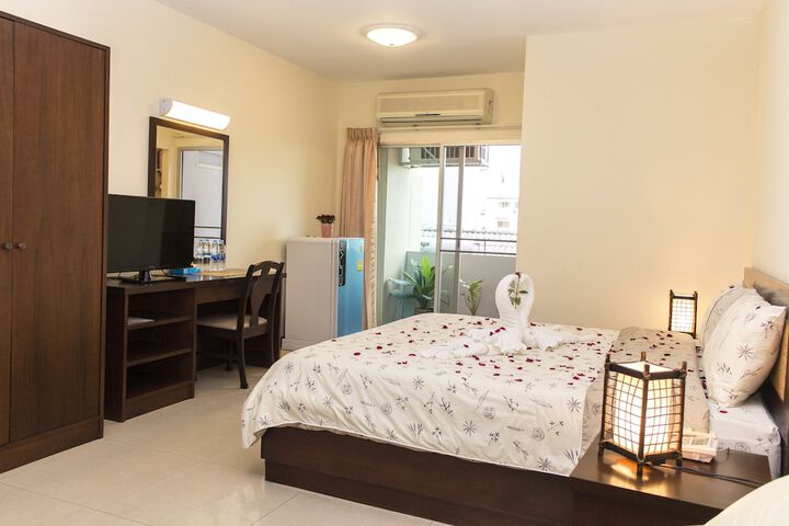 Room 6 of 38