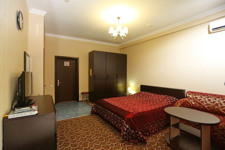 Room 13 of 24