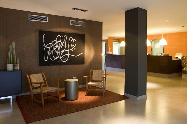 Entrance & Lobby