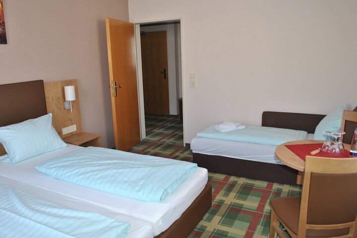 Room 4 of 52