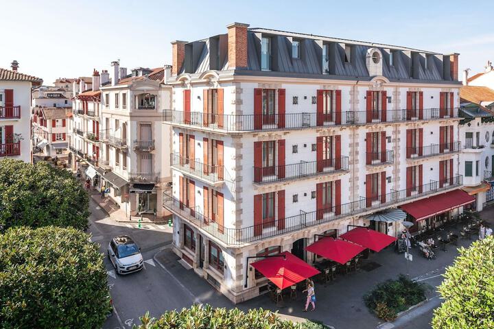 MADISON Saint Jean de Luz - Handwritten Collection in Saint-Jean-de-Luz