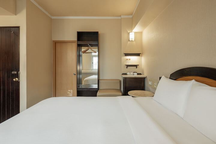 Room 14 of 21