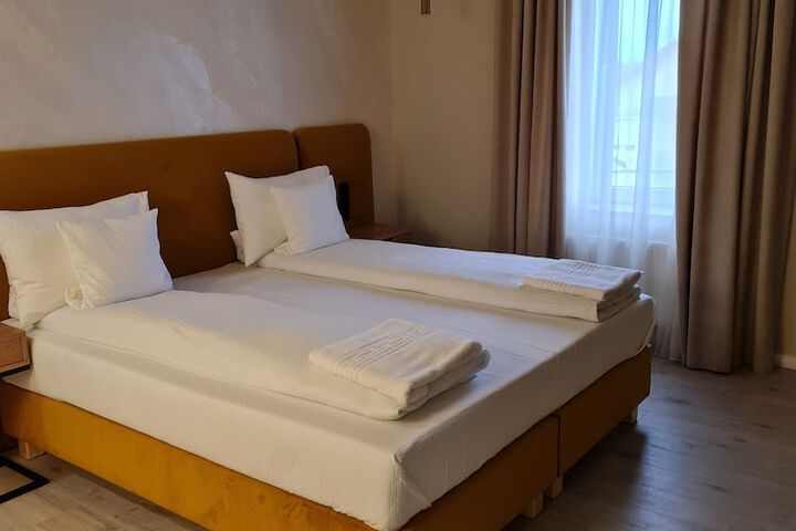 Room 4 of 13