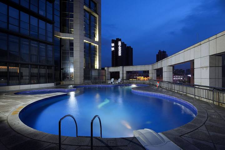 Pool Hotel