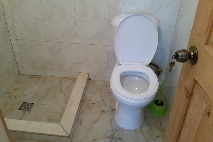 Room 5 of 8