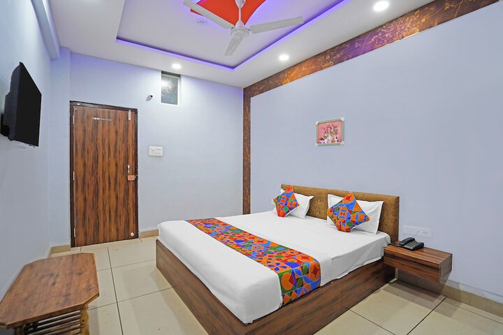 Room 6 of 24