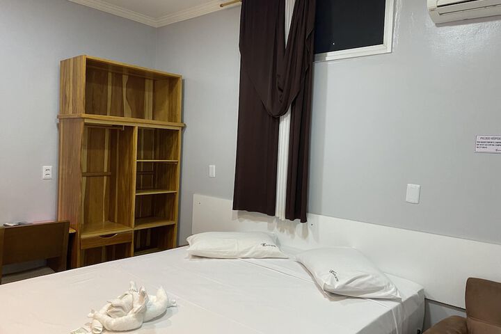 Room 6 of 10