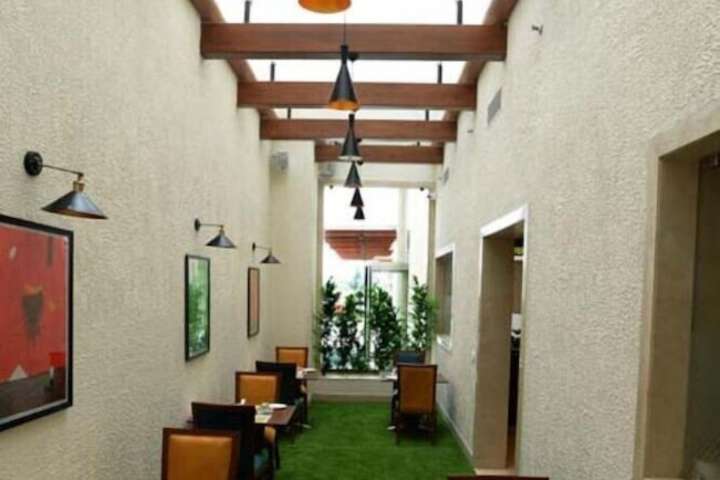 Lounge 45 of 60