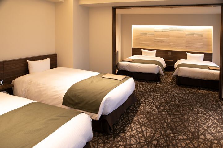 Room 10 of 48
