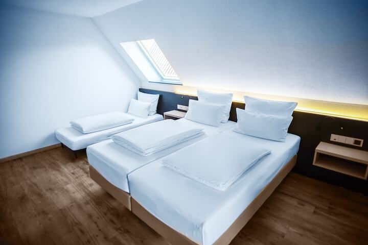 Room 16 of 48