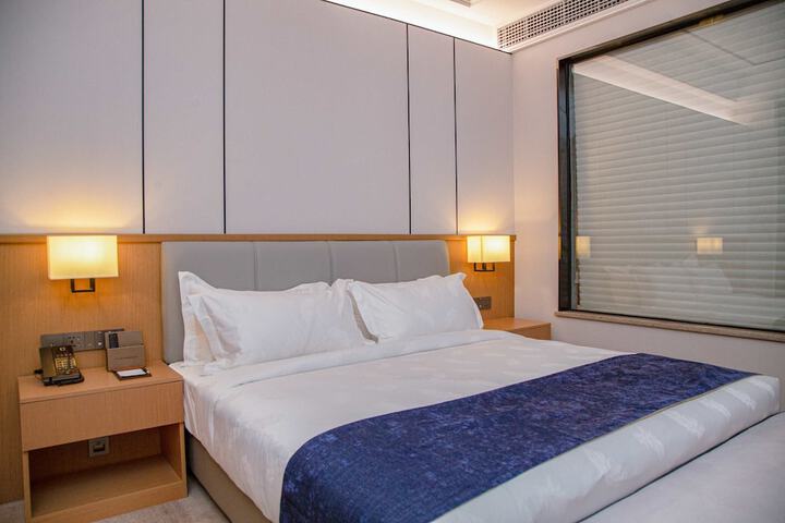Room 6 of 75