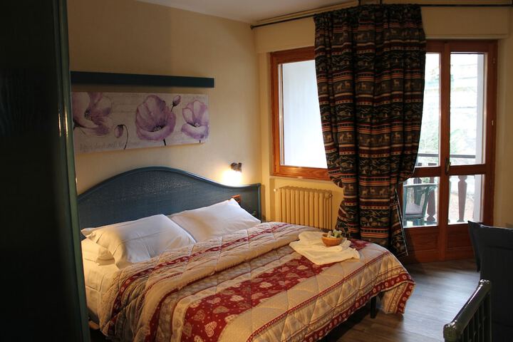 Room 7 of 33
