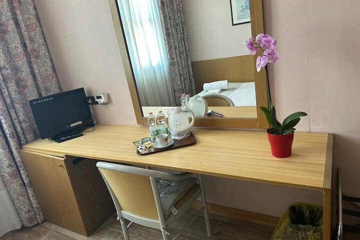 Room 18 of 38
