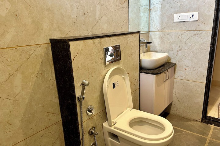Room 6 of 11