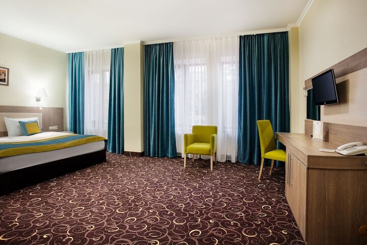 Room 10 of 48