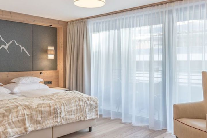 Room 2 of 79