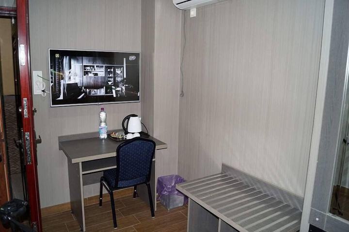 Room 17 of 44