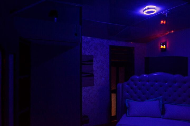 Room 9 of 42