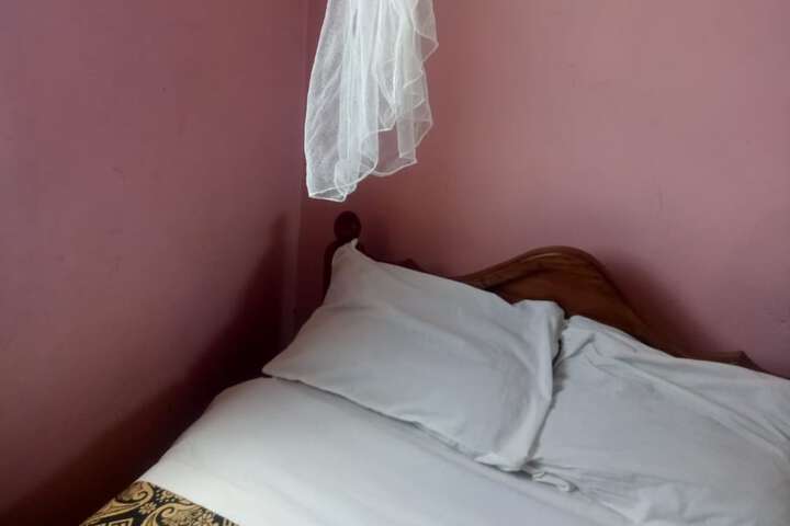 Room 4 of 17