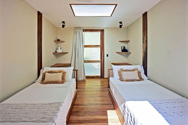 Room 21 of 294