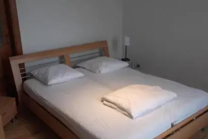 Room 5 of 12