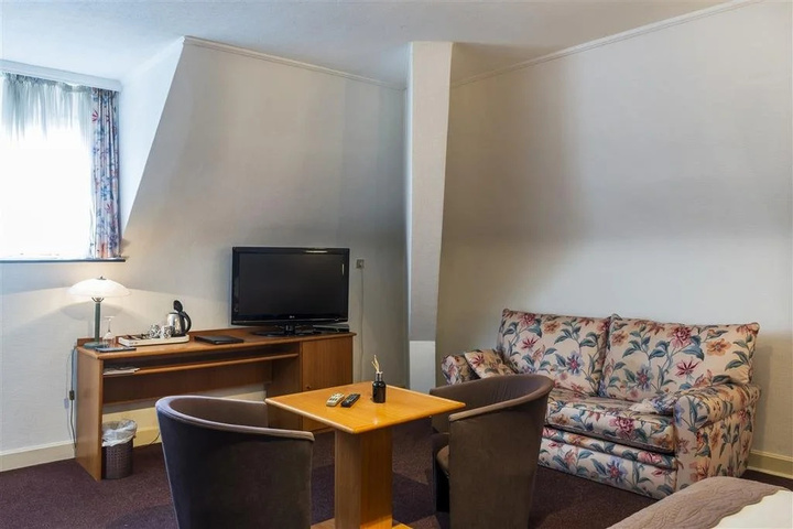 Room 7 of 14